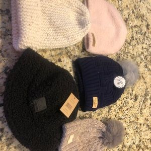 I’m selling a winter bundle 6 hats and one scarf! Some still have tags